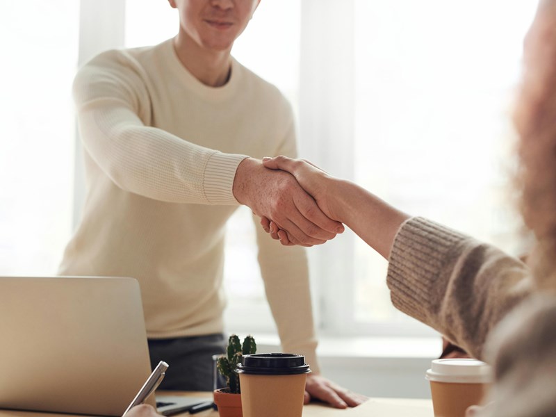 Two people shaking each others hand